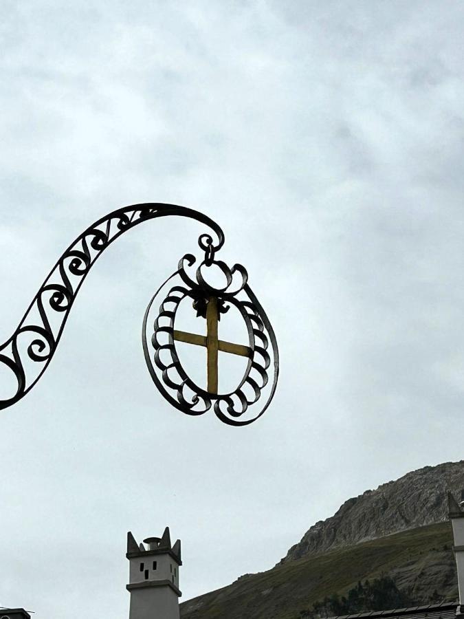 Weisses Kreuz - Crusch Alva Bed & Breakfast Samedan Bagian luar foto