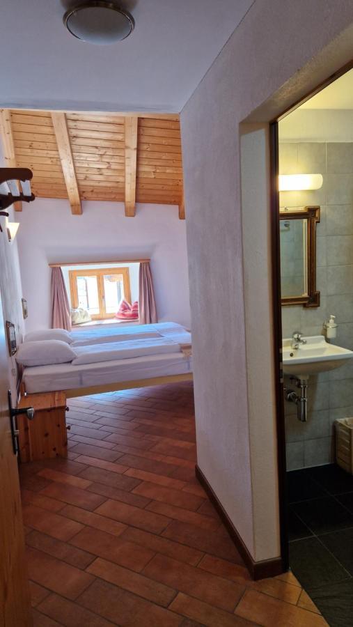 Weisses Kreuz - Crusch Alva Bed & Breakfast Samedan Bagian luar foto